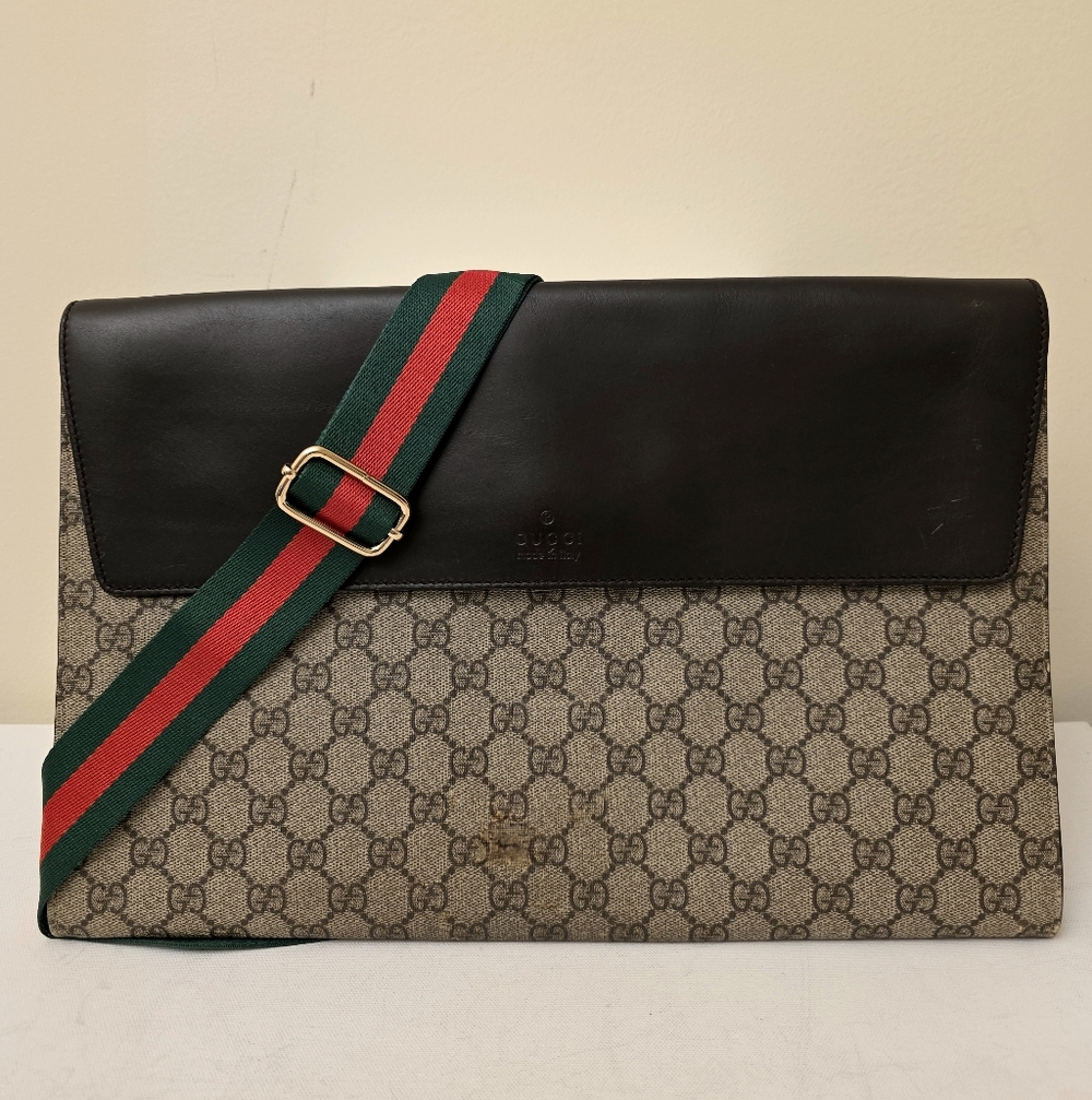 GUCCI GG Supreme Laptop Bag Clutch 3 Pocket Shoulder Crossbody  Strap Unisex